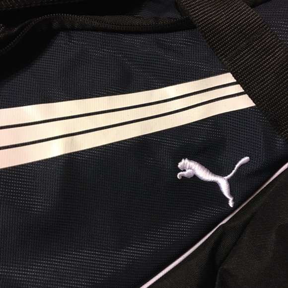 NWT Puma team formation 20” duffle bag - Picture 2 of 3
